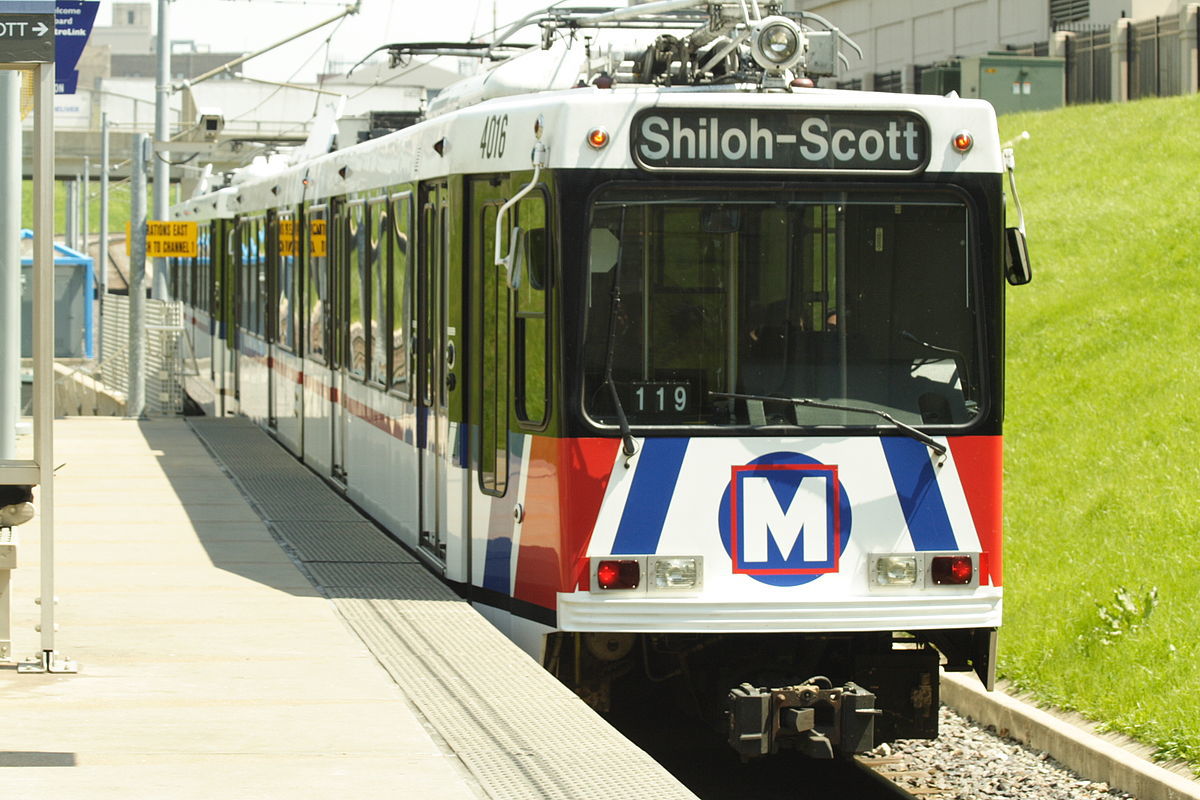 1200px-St_Louis_Metrolink_train.jpg